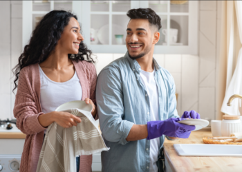 گھریلو ذمہ داریوں میں منصفانہ رویہ اور شادی کی کامیابی