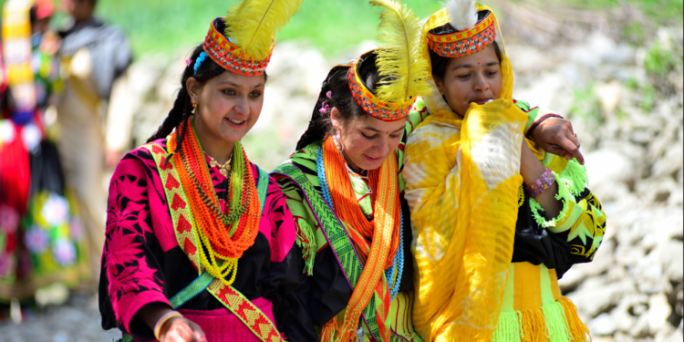 چلم جوش : وادی کیلاش کا ثقافتی تہوار 1 چلم جوش : وادی کیلاش کا ثقافتی تہوار