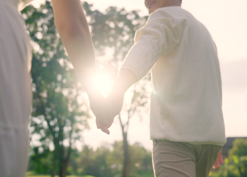 مرد شادی شدہ اور خواتین غیر شادی شدہ زیادہ خوش کیوں؟