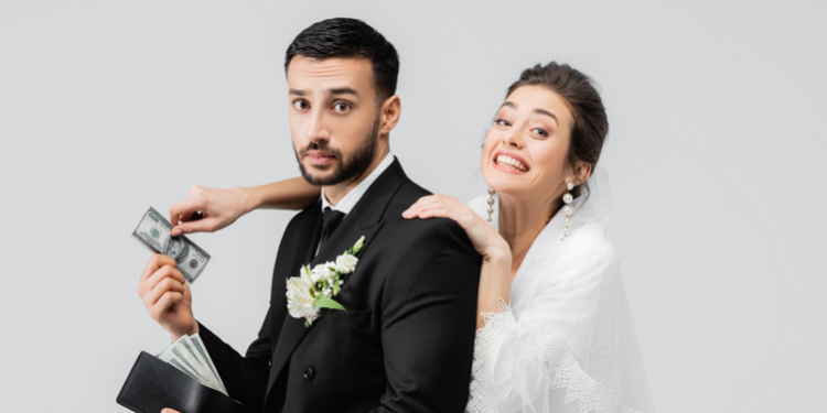 پیسے شادی سے پہلے خرچ کیے جائیں یا بعد میں؟ 1 پیسے شادی سے پہلے خرچ کیے جائیں یا بعد میں؟