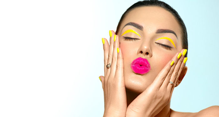 گرمیوں کے موسم میں میک اپ کا انتخاب 1 گرمیوں کے موسم میں میک اپ کا انتخاب