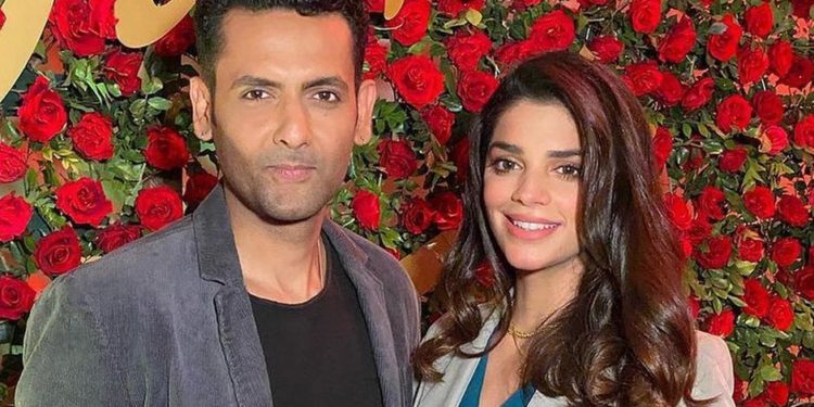Mohib Mirza & Sanam Saeed Made Their First Public Appearance as a Couple 1 Mohib Mirza & Sanam Saeed Made Their First Public Appearance as a Couple