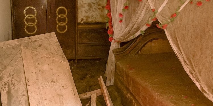 Insaniyat vs Dikhawa: Hum Kis Taraf Kharay Hain? 1 Insaniyat vs Dikhawa: Hum Kis Taraf Kharay Hain?